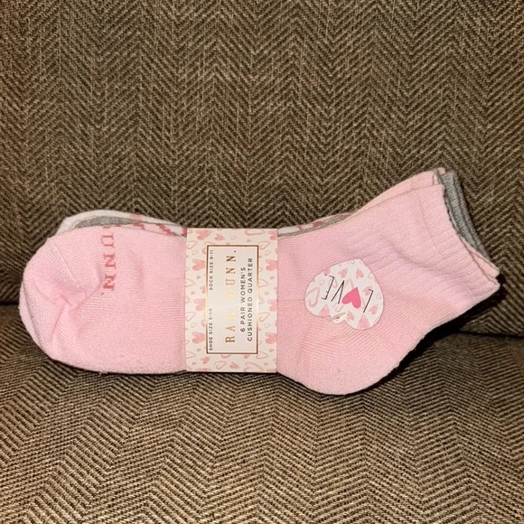 NWT Rae Dunn 6 Pair WMN’s Cushion Quarter Pink,Gray, & White Socks Valentine’s - Picture 1 of 10